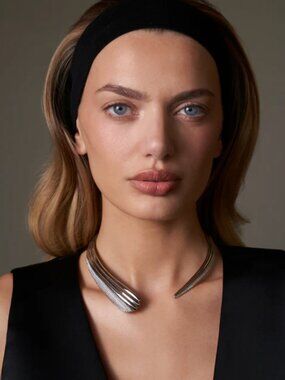 Lili Claspe Jasmine Tookes Eloise Collar